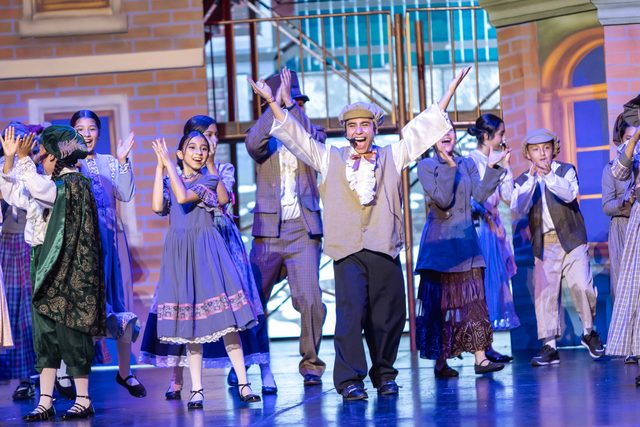Elenco de Eleonora Scrooge con vestuario de época